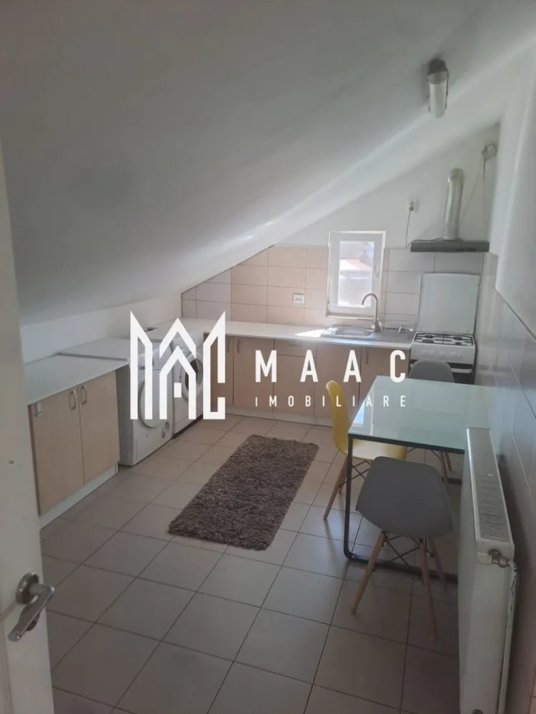 Apartament la Vilă | 3 camere | 84MPU | Gușterița - MAAC Imobiliare vă propune spre închiriere un apartament situat în zona Gușterița, o locație ideală, pentru cei care caută liniștea unei zone de case, fără a renunța la accesibilitatea urbană. 

Proprietatea beneficiază de o poziționare strategică, fiind situată în imediata apropiere a :

stației de autobuz (linii 10, 14, 118...) și la doar câteva minute de zona industrială de est și accesul pe autostradă

În proximitate se regăsește și dealul Gușteriței, renumit pentru panorama sa deosebită asupra orașului.

De asemenea, este în curs de dezvoltare proiectul Gușterland pe dealurile din apropiere, care v-a include trasee de cicloturism, zone de belvedere și facilități de agrement, iar pe aceeași stradă se lucrează la construcția unei noi grădinițe moderne.

Apartamentul este de tip mansardă, situat la etajul 2 al unei vile, oferind intimitatea și confortul unei locuințe la casă. 

Locuința dispune de loc de parcare privat în curtea interioară a imobilului.

Interiorul este finisat modern și se predă complet mobilat și utilat, fiind dotat cu centrală proprie, calorifere, aer condiționat, ferestre tip PVC cu rulouri interioare manuale.

Compartimentarea este de tip decomandat, având o suprafață utilă de 84 mp, structurată astfel:
3 camere
2 dormitoare 
1 bucătărie
1 baie

Dotări și utilități:
Aragaz
Hotă
Frigider
Mașină de spălat rufe
Cabină de duș

Condiții de închiriere:
Se caută chiriași pe termen lung.
Nu se acceptă animale de companie.
Garanția în cuantumul unei chirii lunare, iar în cazul unei familii cu copii, garanția se percepe în cuantumul a 3 chirii lunare.

Pentru mai multe detalii și programarea unei vizionări,nu ezitați să ne contactați specificând telefonic că ați văzut anunțul cu codul de identificare al proprietății ID: CP3083098