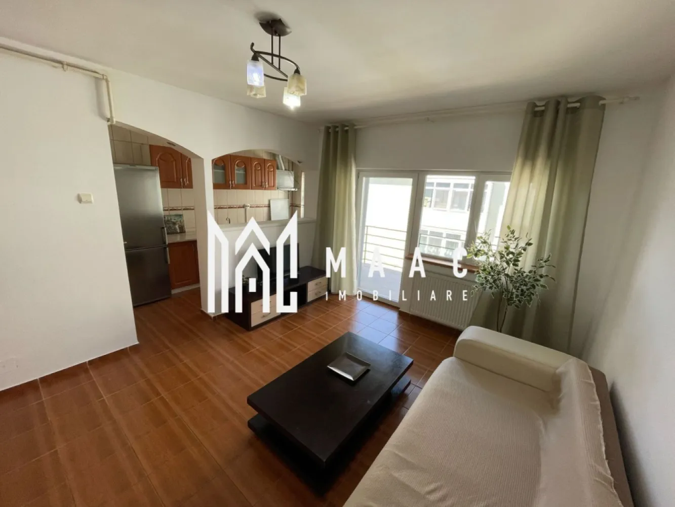 Apartament de închiriat I 4 camere I 96 mp utili I Strand II I etaj 2 - Apartament spațios de închiriat, Strand II, 4 camere, 96 mp, 2 balcoane – etaj 2
Închiriem un apartament generos și luminos, ideal pentru o familie sau persoane care își doresc spațiu și confort.

Suprafață utilă: 96 mp
Compartimentare:

3 dormitoare
Living open-space cu bucătărie
2 băi
2 balcoane (7 mp fiecare)
Etaj: 2
Cheltuieli mici în sezonul rece
Apartament foarte bine luminat natural
Nu se acceptă animale de companie

Locuința oferă intimitate, spațiu de relaxare și un ambient plăcut, fiind situată într-o zonă liniștită, dar cu acces facil către punctele de interes ale orașului.
Disponibil din 2 iunie.

Pentru mai multe detalii precizati telefonic ca ati vazut anuntul cu ID: CP3084871