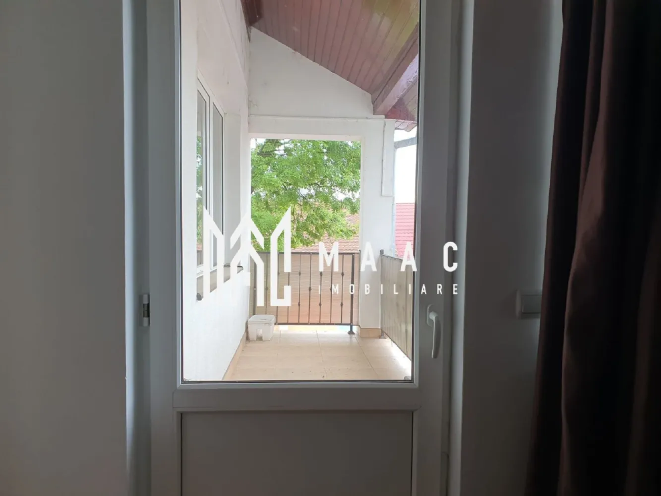Apartament la vilă tip duplex | 100 mp utili | 4 camere | - MAAC Imobiliare vă propune spre închiriere un apartament spațios situat într-o vilă de tip duplex, ideal atât pentru locuit, cât și pentru activități de birou.

 Detalii proprietate
Suprafață utilă: 100 mp
4 camere
Acces auto
Curte comună

 Compartimentare
Living cu bucătărie open-space
2 dormitoare
1 birou
Baie
Hol

 Avantaje
Spațiu generos și luminos
Pretabil atât pentru locuință, cât și pentru birouri
Acces auto în curte
Zonă liniștită

Pet friendly - talie mica/medie

📞 Contactează-ne pentru mai multe detalii sau pentru a programa o vizionare, menționează CP3084742!