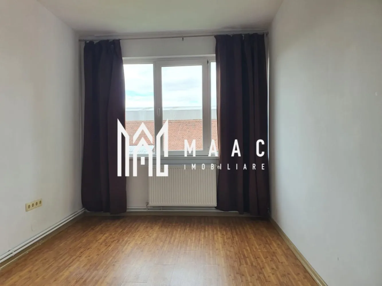 Apartament la vilă tip duplex | 100 mp utili | 4 camere | - MAAC Imobiliare vă propune spre închiriere un apartament spațios situat într-o vilă de tip duplex, ideal atât pentru locuit, cât și pentru activități de birou.

 Detalii proprietate
Suprafață utilă: 100 mp
4 camere
Acces auto
Curte comună

 Compartimentare
Living cu bucătărie open-space
2 dormitoare
1 birou
Baie
Hol

 Avantaje
Spațiu generos și luminos
Pretabil atât pentru locuință, cât și pentru birouri
Acces auto în curte
Zonă liniștită

Pet friendly - talie mica/medie

📞 Contactează-ne pentru mai multe detalii sau pentru a programa o vizionare, menționează CP3084742!