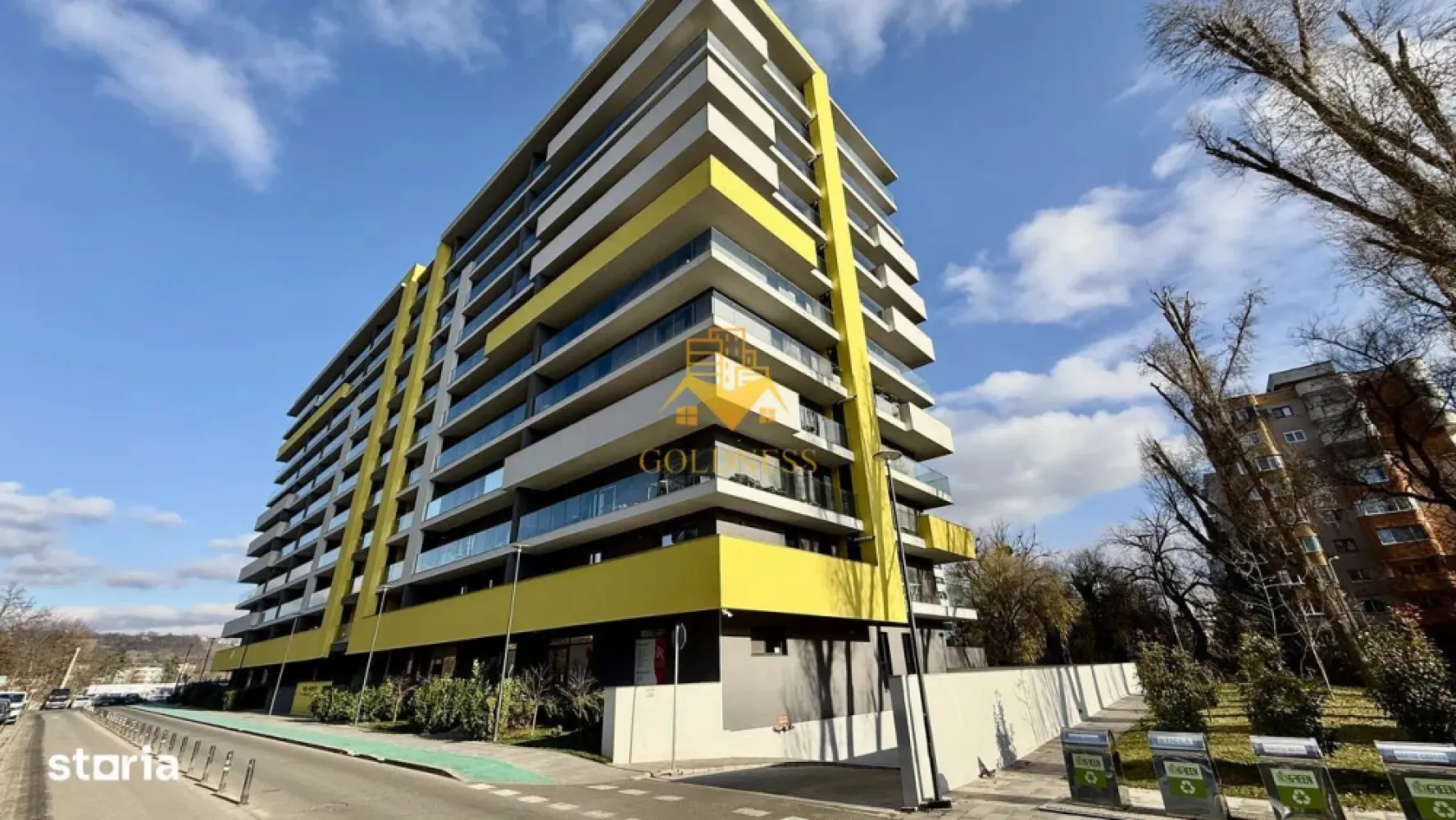 2 camere, premium, AC, garaj, bloc nou, Plopilor zona parcul Rozelor - GOLDNESS Imobiliare vă propune spre închiriere un apartament cu 2 camere open space, complet mobilat și utilat, la etajul 8 într-un imobil de etaje 10, în cartierul Plopilor.

 Apartamentul este compartimentat astfel:
 - dormitor cu pat matrimonial, dulap pentru haine, noptiere, TV
 - living cu bucatarie open-space bucătăria complet utilată, canapea extensibla, loc de servit masa, 
 - baie cu cada, calorifer port prosop inox și dulap pentru depozitare.
- terasa de 12 mp.
Ansamblul detine cea mai mare gradina privata din oras (10.000 mp), privelistea oferind relaxarea necesara fiind departe de zgomotul strazii principale.
Se află în apropierea stațiilor de transport în comun, magazine, restaurante, spații verzi, farmacii, etc. 

Dacă sunteți interesați de acest apartament și doriți să îl vizionați, dar și pentru alte oferte sau detalii nu ezitați să ne contactați telefonic sau prin e-mail - goldnessimobiliare@gmail.com. Vă stăm la dispoziție!