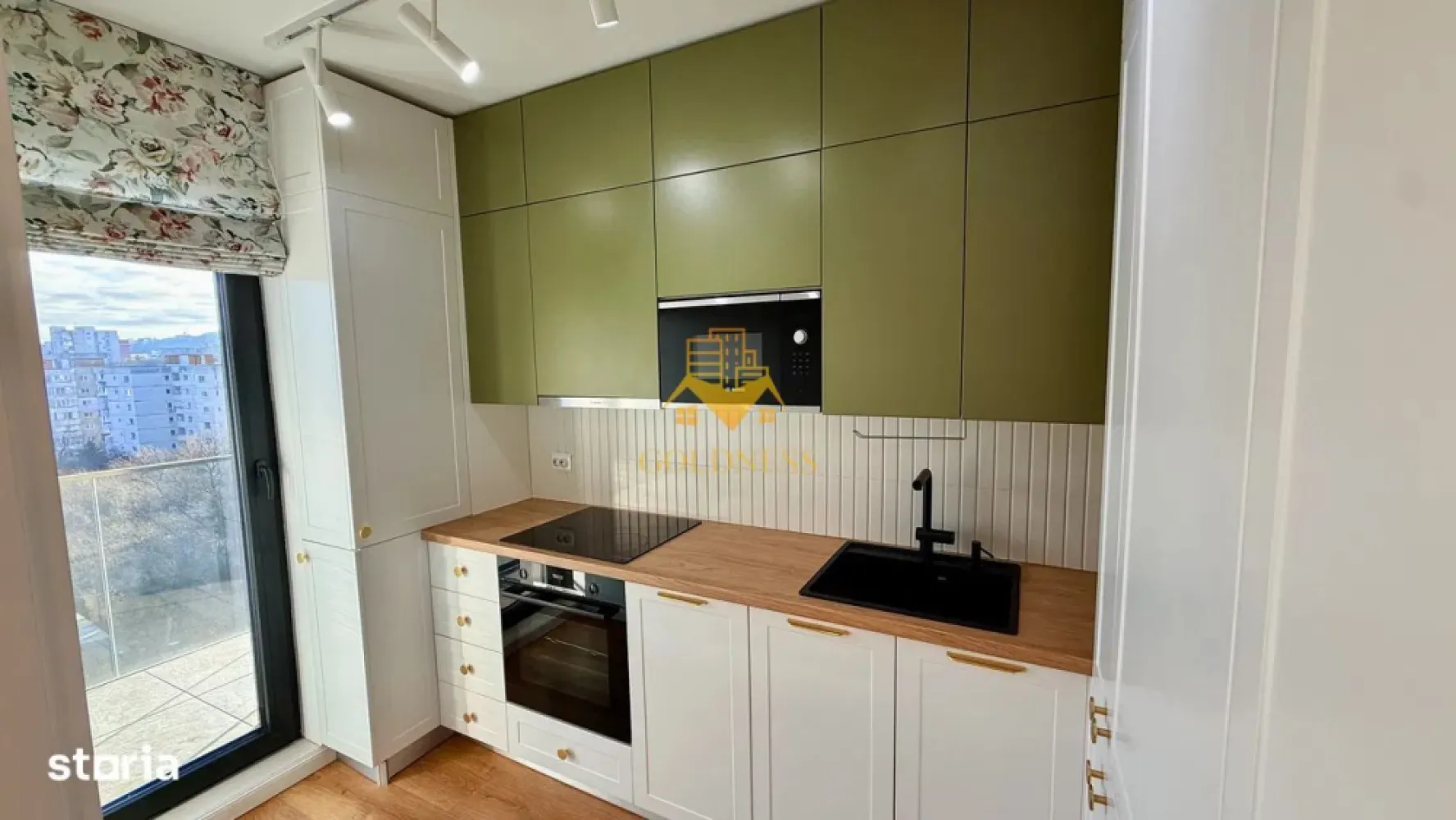 2 camere, premium, AC, garaj, bloc nou, Plopilor zona parcul Rozelor - GOLDNESS Imobiliare vă propune spre închiriere un apartament cu 2 camere open space, complet mobilat și utilat, la etajul 8 într-un imobil de etaje 10, în cartierul Plopilor.

 Apartamentul este compartimentat astfel:
 - dormitor cu pat matrimonial, dulap pentru haine, noptiere, TV
 - living cu bucatarie open-space bucătăria complet utilată, canapea extensibla, loc de servit masa, 
 - baie cu cada, calorifer port prosop inox și dulap pentru depozitare.
- terasa de 12 mp.
Ansamblul detine cea mai mare gradina privata din oras (10.000 mp), privelistea oferind relaxarea necesara fiind departe de zgomotul strazii principale.
Se află în apropierea stațiilor de transport în comun, magazine, restaurante, spații verzi, farmacii, etc. 

Dacă sunteți interesați de acest apartament și doriți să îl vizionați, dar și pentru alte oferte sau detalii nu ezitați să ne contactați telefonic sau prin e-mail - goldnessimobiliare@gmail.com. Vă stăm la dispoziție!