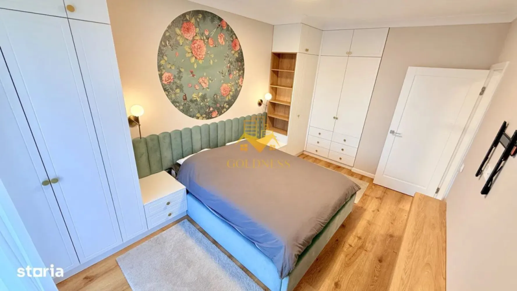2 camere, premium, AC, garaj, bloc nou, Plopilor zona parcul Rozelor - GOLDNESS Imobiliare vă propune spre închiriere un apartament cu 2 camere open space, complet mobilat și utilat, la etajul 8 într-un imobil de etaje 10, în cartierul Plopilor.

 Apartamentul este compartimentat astfel:
 - dormitor cu pat matrimonial, dulap pentru haine, noptiere, TV
 - living cu bucatarie open-space bucătăria complet utilată, canapea extensibla, loc de servit masa, 
 - baie cu cada, calorifer port prosop inox și dulap pentru depozitare.
- terasa de 12 mp.
Ansamblul detine cea mai mare gradina privata din oras (10.000 mp), privelistea oferind relaxarea necesara fiind departe de zgomotul strazii principale.
Se află în apropierea stațiilor de transport în comun, magazine, restaurante, spații verzi, farmacii, etc. 

Dacă sunteți interesați de acest apartament și doriți să îl vizionați, dar și pentru alte oferte sau detalii nu ezitați să ne contactați telefonic sau prin e-mail - goldnessimobiliare@gmail.com. Vă stăm la dispoziție!
