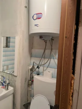 De vanzare apartament 3 camere Micro 16, etaj 4/4, 65.000 euro negociabil