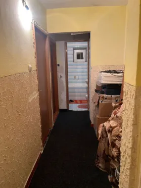 De vanzare apartament 3 camere Micro 16, etaj 4/4, 65.000 euro negociabil