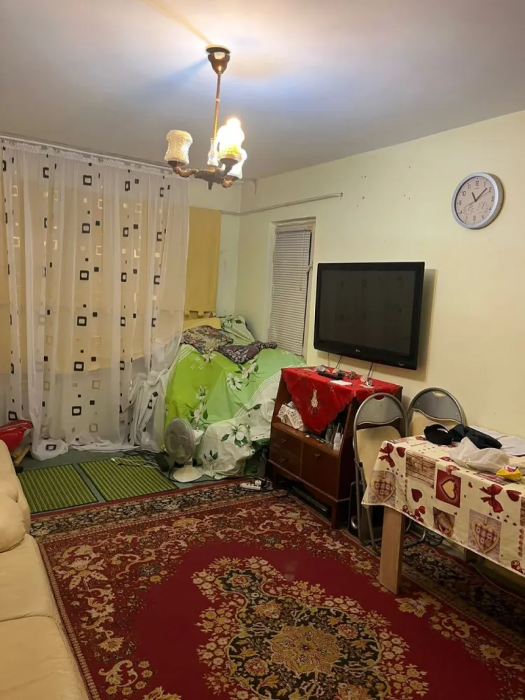 De vanzare apartament 3 camere Micro 16, etaj 4/4, 65.000 euro negociabil