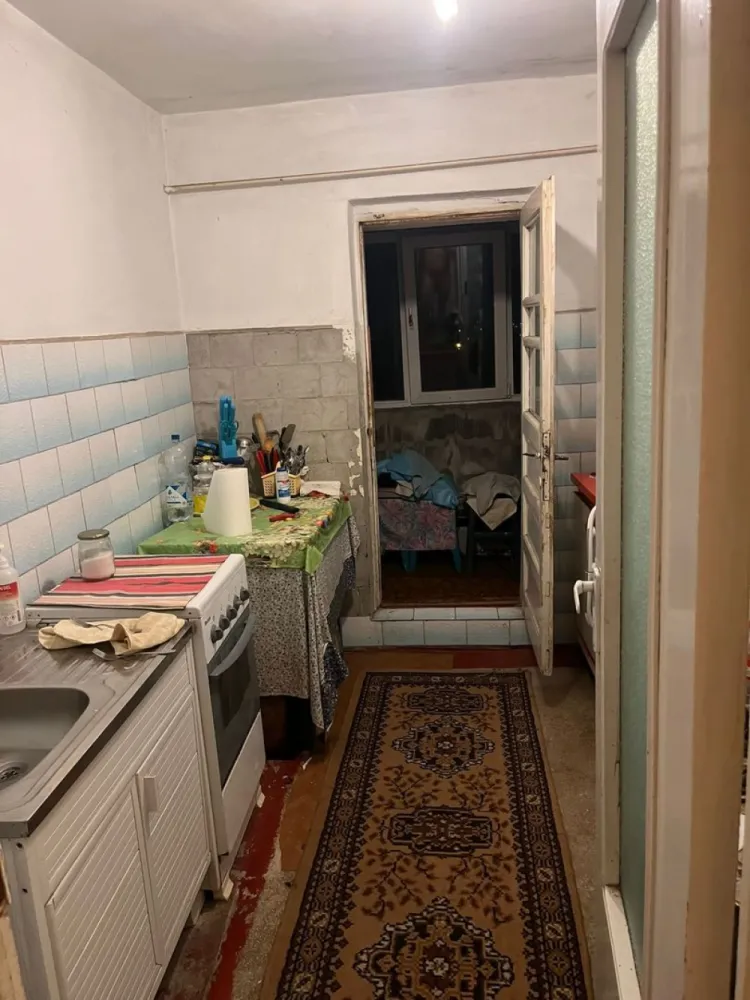 De vanzare apartament 3 camere Micro 16, etaj 4/4, 65.000 euro negociabil