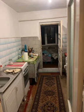 De vanzare apartament 3 camere Micro 16, etaj 4/4, 65.000 euro negociabil