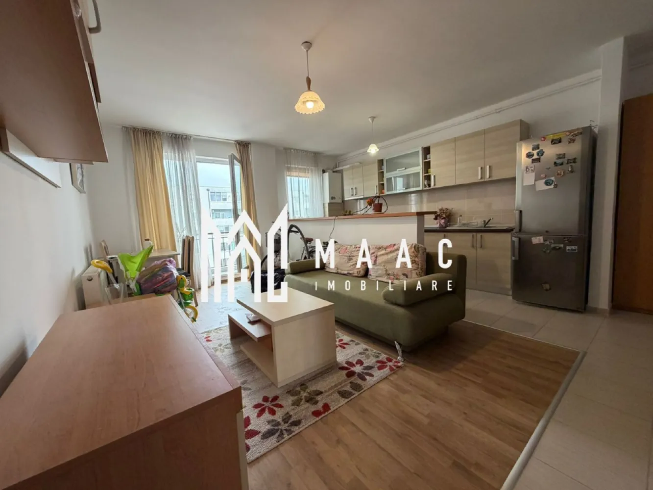 Apartament 2 camere |Zona Kaufland Arhitectilor |48 MP - MAAC Imobiliare vă propune spre vânzare un apartament modern cu 2 camere, decomandat, situat într-una dintre cele mai căutate zone din cartierul Arhitecților, în imediata apropiere a magazinului Kaufland.

Locuința dispune de o compartimentare eficientă și oferă un confort sporit, fiind ideală atât pentru locuit, cât și pentru investiție.

Caracteristici principale:

* Suprafață bine optimizată, compartimentare decomandată
* Living spațios și luminos
* Dormitor confortabil
* Bucătărie separată
* Baie cu geam pentru aerisire naturală
* Balcon generos de 6 mp – perfect pentru relaxare
* Loc de parcare inclus

Apartamentul se vinde complet mobilat și utilat, fiind pregătit pentru mutare imediată, fără investiții suplimentare.

Zona oferă acces facil către puncte de interes, magazine, mijloace de transport și alte facilități urbane.

Avantaje:

* Locație excelentă
* Luminozitate naturală ridicată
* Intimitate și confort
* Ideal pentru locuit sau închiriere

Pentru mai multe detalii sau programarea unei vizionări, nu ezitați să ne contactați! Va rugam specificati CP3085473
