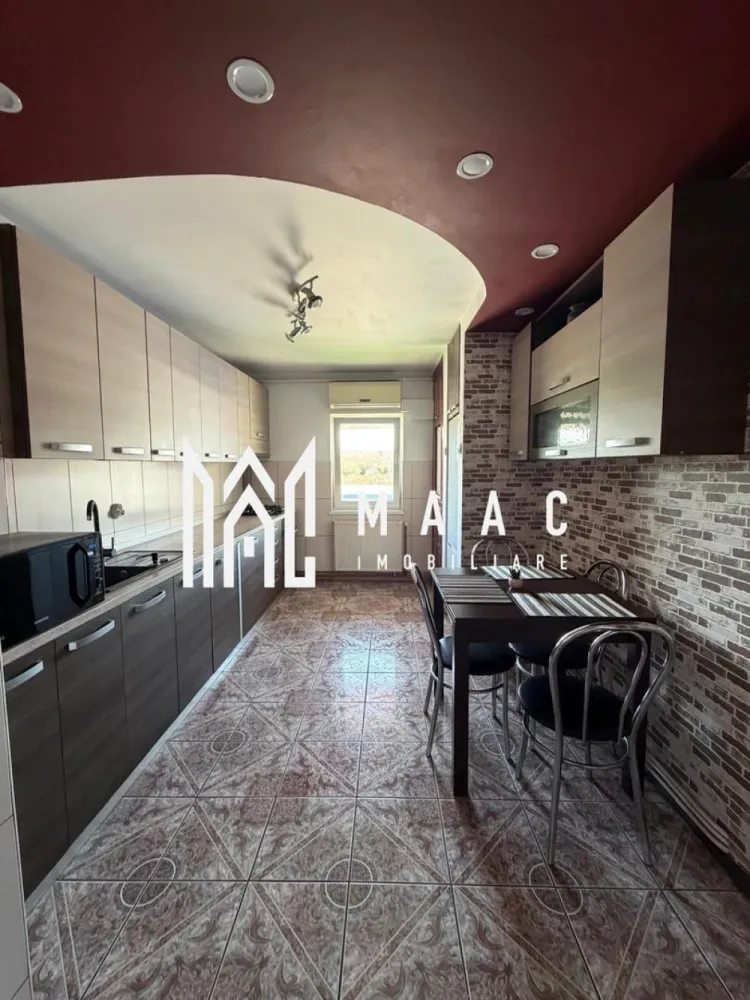 Apartament Modern 2 Camare I 58Mpu I Cisnadie - MAAC Imobiliare vă propune spre vânzare un apartament cu 2 camere decomandate, situat la etajul 4 din 4 al unui imobil bine întreținut, prevăzut cu acoperiș, oferind un plus de confort și protecție. Cu o suprafață utilă de 58 mp, locuința se remarcă prin compartimentarea practică, spațiile luminoase și atmosfera primitoare.

Apartamentul este complet renovat, fiind pregătit pentru mutare imediată, fără investiții suplimentare. Se vinde complet mobilat și utilat, exact cum se prezintă în imagini, reprezentând alegerea ideală atât pentru locuit, cât și pentru investiție.

Compartimentarea decomandată oferă intimitate și funcționalitate, iar poziționarea într-o zonă liniștită asigură confortul de zi cu zi. Proprietatea beneficiază de acces facil către magazine, mijloace de transport, școli și alte puncte de interes.

Pentru mai multe detalii, vă rugăm să menționați telefonic că ați văzut anunțul cu codul CP3085497 .