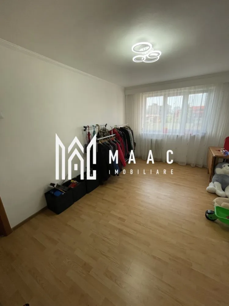 Apartament 4 camere| 90 MP | Ostroveni - MAAC Imobiliare vă propune spre vânzare un apartament spațios cu 4 camere decomandat, situat în Cartierul Ostroveni, la intrarea pe Bulevardul Dem Rădulescu, într-un imobil modern cu 10 etaje. Apartamentul este amplasat la etajul 5, oferind un echilibru ideal între confort și accesibilitate. Locuința are o suprafață totală de 90 mp și beneficiază de o compartimentare practică și funcțională, după cum urmează: * living generos * 3 dormitoare * 2 grupuri sanitare * bucătărie * 2 balcoane inchise cu geam termopan Apartamentul se vinde parțial mobilat și utilat, conform fotografiilor de prezentare, fiind pregătit pentru mutare imediată. Imobilul dispune de aer condiționat, contribuind la un confort sporit pe tot parcursul anului. Poziționarea este una excelentă, cu acces rapid către multiple puncte de interes: magazine, școli, mijloace de transport, zone comerciale și de recreere. Se acceptă și schimb cu apartamente de 2 sau 3 camere, cu achitarea unei diferențe. Pentru mai multe detalii sau pentru programarea unei vizionări, vă invităm să contactați MAAC Imobiliare. id: CP2859864 }}