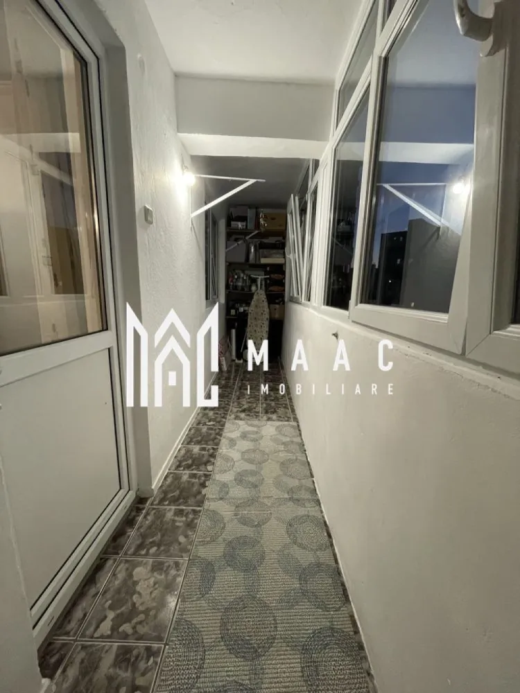 Apartament 4 camere| 90 MP | Ostroveni - MAAC Imobiliare vă propune spre vânzare un apartament spațios cu 4 camere decomandat, situat în Cartierul Ostroveni, la intrarea pe Bulevardul Dem Rădulescu, într-un imobil modern cu 10 etaje. Apartamentul este amplasat la etajul 5, oferind un echilibru ideal între confort și accesibilitate. Locuința are o suprafață totală de 90 mp și beneficiază de o compartimentare practică și funcțională, după cum urmează: * living generos * 3 dormitoare * 2 grupuri sanitare * bucătărie * 2 balcoane inchise cu geam termopan Apartamentul se vinde parțial mobilat și utilat, conform fotografiilor de prezentare, fiind pregătit pentru mutare imediată. Imobilul dispune de aer condiționat, contribuind la un confort sporit pe tot parcursul anului. Poziționarea este una excelentă, cu acces rapid către multiple puncte de interes: magazine, școli, mijloace de transport, zone comerciale și de recreere. Se acceptă și schimb cu apartamente de 2 sau 3 camere, cu achitarea unei diferențe. Pentru mai multe detalii sau pentru programarea unei vizionări, vă invităm să contactați MAAC Imobiliare. id: CP2859864 }}