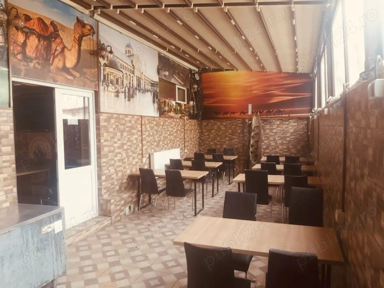 BRASADAS închiriază Sp Com 200mp fost restaurant Sect. 2 - Agenția imobiliara BRASADAS închiriază spatiu comercial in clădire proaspăt renovată, fost restaurant libanez, Sector 2, București.

Caracteristici:
 Suprafață totală: 200 mp, compartimentată astfel:

60 mp sală principală
40 mp curte-terasă cu acoperiș retractabil electric
30 mp bucătărie + grătar pe lemne cărbuni
40 mp subsol multifuncțional (inclusiv pentru o viitoare bucătărie)
30 mp spații tehnice, 2-3 toalete, depozite
 Dotări existente:

Frigidere, mese, scaune, grătar, cuptor, tăvi, vitrine
2 aparate de aer condiționat
Mașină de tocat, friteuze, espressor, mașină de făcut humus
2 hote
2 aragaze
2 chiuvete profesionale (cu posibilitate instalare a inca 2)
Lampi caldura terasa radiatoare si incalzitor terasa
Centrala termica noua 
Boiler 180L pe gaz nou
Decor în stil oriental
 Capacitate: 50 locuri la mese

 Extindere opțională:
Posibilitate de amenajare a unei grădini de vară de 100 mp.

 Istoric și profitabilitate:
Timp de 6 ani, spațiul a găzduit un restaurant cu specific oriental, cu profituri de peste 120.000 euro an (CUI 36848754). A fost închis recent (repatrierea fostului proprietar).

 Chirie lunară: 4500 euro (facturabil, negociabil, fără grădina de vară inclusa)

Garantie: 2 luni
Perioadă de grație: 2 luni
 Anunț direct de la proprietar sunt deschis colaborării cu agenții, oferind până la 30% din prima chirie.

Pentru mai multe detalii sau vizionări, nu ezitați să mă contactați!