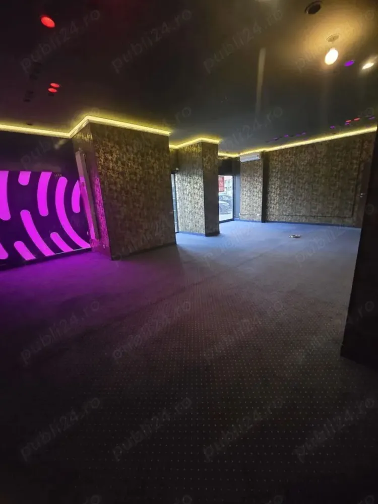 BRASADAS închiriază Spatiu Comercial 108mp Mosilor - Agenția imobiliara BRASADAS închiriază spatiu comercial in zona Mosilor, stradal, cu o suprafata de 108mp iar deschiderea de 11m, in magazin s-a desfasurat activitatea de sala de jocuri si este aranjat la fel ca in poze, pentru acelasi domeniu nu este de facut nimic in interior, pentru alte activitati mocheta de pe jos se poate scoate la fel si tapetul, magazinul este in forma patrata cu doua intrari in fata si in spate pentru aprovizionare, cu 2 grupuri sanitare, bloc reabilitat termic, cu apometre si repartitoare, 2 aere conditionat, trifazic. Se preteaza pentru orice, liber.
Pentru mai multe oferte accesați www.brasadas.com.