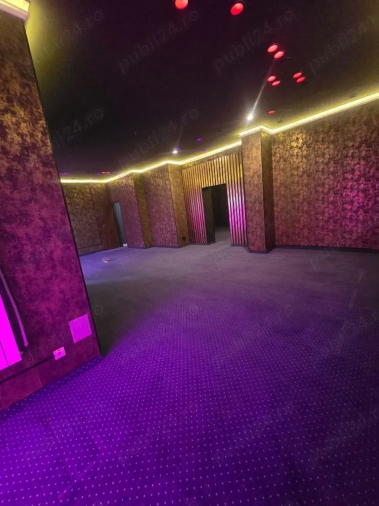 BRASADAS închiriază Spatiu Comercial 108mp Mosilor - Agenția imobiliara BRASADAS închiriază spatiu comercial in zona Mosilor, stradal, cu o suprafata de 108mp iar deschiderea de 11m, in magazin s-a desfasurat activitatea de sala de jocuri si este aranjat la fel ca in poze, pentru acelasi domeniu nu este de facut nimic in interior, pentru alte activitati mocheta de pe jos se poate scoate la fel si tapetul, magazinul este in forma patrata cu doua intrari in fata si in spate pentru aprovizionare, cu 2 grupuri sanitare, bloc reabilitat termic, cu apometre si repartitoare, 2 aere conditionat, trifazic. Se preteaza pentru orice, liber.
Pentru mai multe oferte accesați www.brasadas.com.