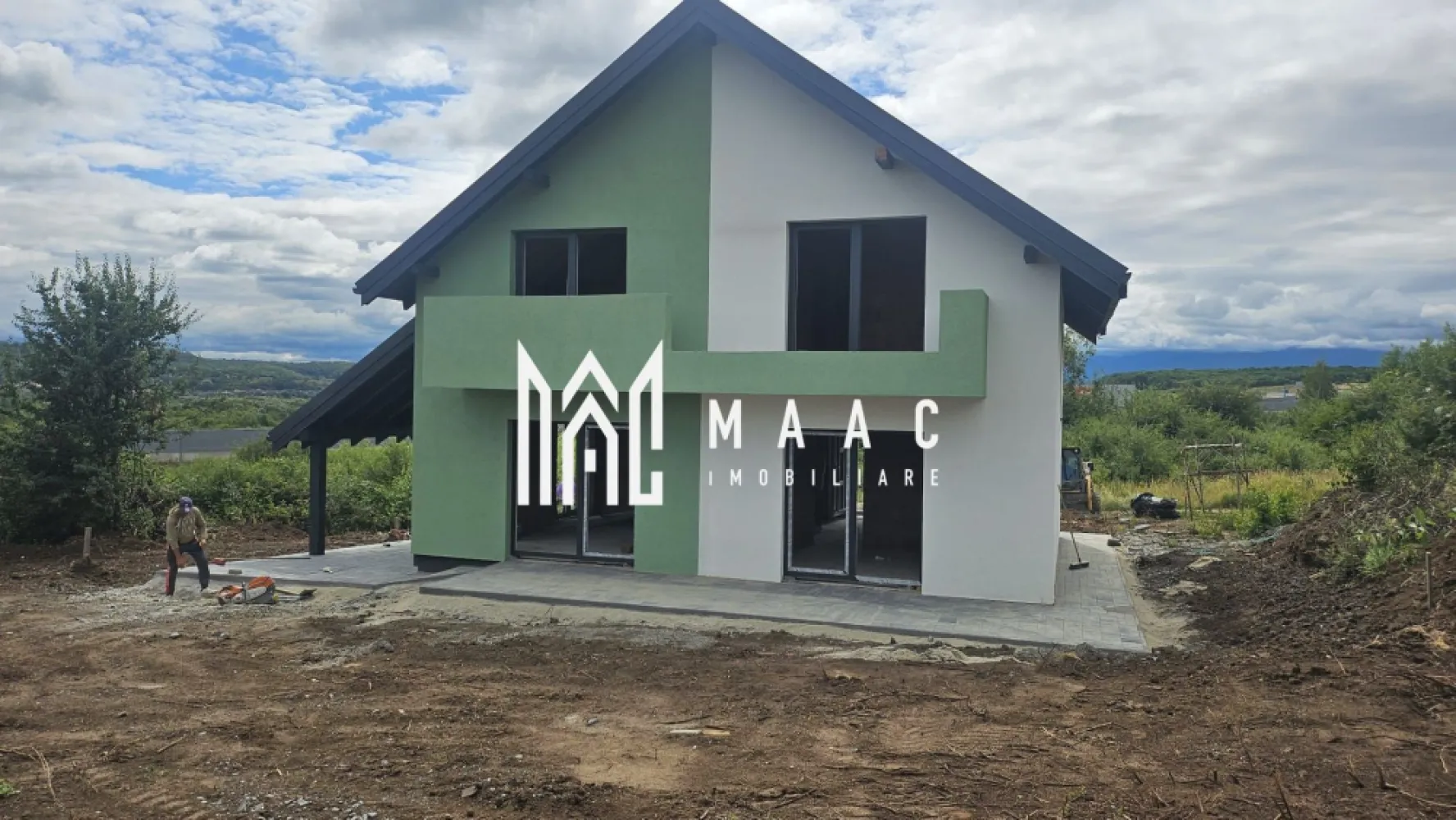 Casă Single | 140 MPU I Curte 500 mp I Selimbar - MAAC Imobiliare oferă spre vânzare casă tip Single, 140 mp utili, în Selimbar

Oferim spre vânzare o casă single, cu 5 camere, ideală pentru o familie care își dorește confort și spațiu într-o zonă liniștită și bine conectată. Situată în Selimbar, casa beneficiază de toate utilitățile necesare și se predă la cheie pe exterior, cu curte amenajată complet, gazon și gard.

Detalii suplimentare:

Suprafață utilă: 140 mp utili.

Curte: 500 mp, ideală pentru relaxare și activități în aer liber.

Compartimentare: 5 camere, oferind suficient spațiu pentru întreaga familie.

Opțiune de predare: Se poate opta pentru predare la roșu (interior neterminat) sau la cheie, la un preț diferit.

Locație excelentă:

Grădiniță, școală și biserică în apropiere.

Magazin alimentar la doar 100 m distanță.

Accesibilitate: Zonă liniștită, perfectă pentru viața de familie, dar și foarte aproape de facilități esențiale.

Pentru mai multe detalii specificati ca ati vazut anuntul cu ID: CP2464796