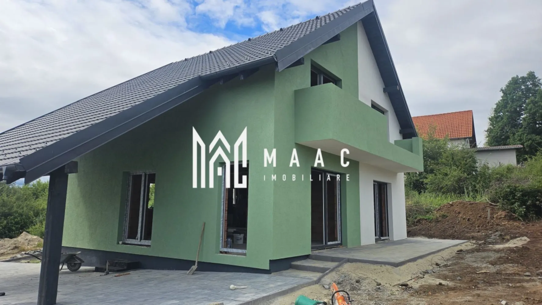 Casă Single | 140 MPU I Curte 500 mp I Selimbar - MAAC Imobiliare oferă spre vânzare casă tip Single, 140 mp utili, în Selimbar

Oferim spre vânzare o casă single, cu 5 camere, ideală pentru o familie care își dorește confort și spațiu într-o zonă liniștită și bine conectată. Situată în Selimbar, casa beneficiază de toate utilitățile necesare și se predă la cheie pe exterior, cu curte amenajată complet, gazon și gard.

Detalii suplimentare:

Suprafață utilă: 140 mp utili.

Curte: 500 mp, ideală pentru relaxare și activități în aer liber.

Compartimentare: 5 camere, oferind suficient spațiu pentru întreaga familie.

Opțiune de predare: Se poate opta pentru predare la roșu (interior neterminat) sau la cheie, la un preț diferit.

Locație excelentă:

Grădiniță, școală și biserică în apropiere.

Magazin alimentar la doar 100 m distanță.

Accesibilitate: Zonă liniștită, perfectă pentru viața de familie, dar și foarte aproape de facilități esențiale.

Pentru mai multe detalii specificati ca ati vazut anuntul cu ID: CP2464796