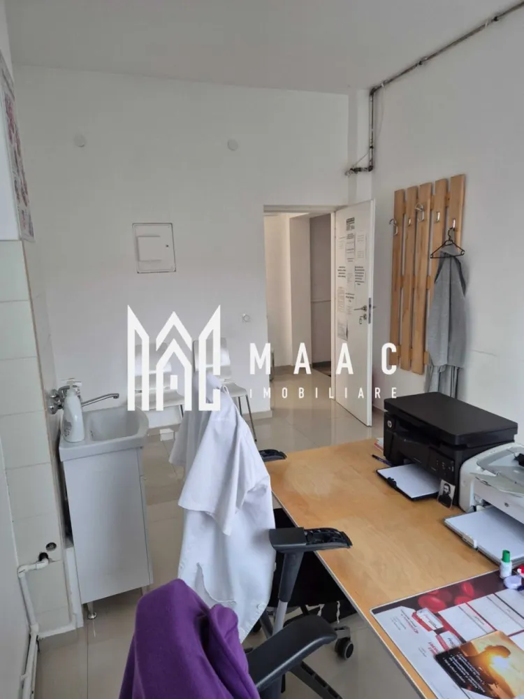 Cabinet medical I 14 mp | Cedonia - MAAC Imobiliare vă propune spre închiriere un cabinet medical, situat în incinta Dispensarului Cedonia din Sibiu.

 Detalii spațiu
Suprafață utilă: 14 mp
Compartimentare: spațiu open, ușor de adaptat
Ideal pentru activități medicale diverse

 Destinație recomandată
Medic de familie
Cabinet de consultații
Activități medicale sau paramedicale

 Avantaje
Amplasare în dispensar medical (flux de pacienți existent)
Acces facil pentru pacienți
Potrivit pentru activitate medicală imediată
📞 Pentru mai multe detalii și programarea unei vizionări, menționați telefonic ID-ul anunțului: CP3077771
