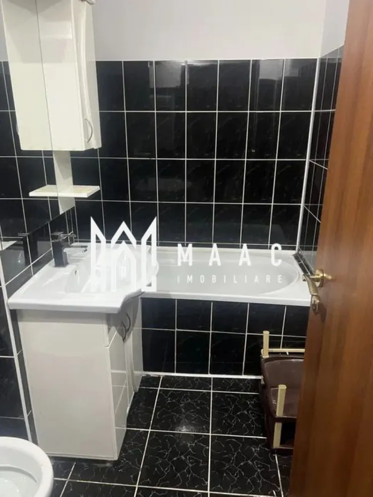 Apartament 3 camere| Shopping City | Parter | Modern - MAAC Imobiliare vă propune spre vânzare un apartament cu 3 camere, situat în Cartierul Traian, într-o zonă foarte bine cotată, în apropiere de Shopping City, McDonald’s și alte puncte de interes. Apartamentul este amplasat la parterul unui bloc cu 4 etaje, are o suprafață de 75 mp și beneficiază de o compartimentare practică, ideală atât pentru locuit, cât și pentru investiție. Imobilul dispune de centrală termică proprie, este complet renovat cu materiale de înaltă calitate și se vinde mobilat și utilat, exact ca în poze, fiind gata pentru mutare imediată. Zona este liniștită, cu acces facil către mijloace de transport, centre comerciale, școli și alte facilități urbane. Pentru mai multe detalii sau pentru programarea unei vizionări, vă invităm să contactați MAAC Imobiliare. id: CP2859714 - SP }}