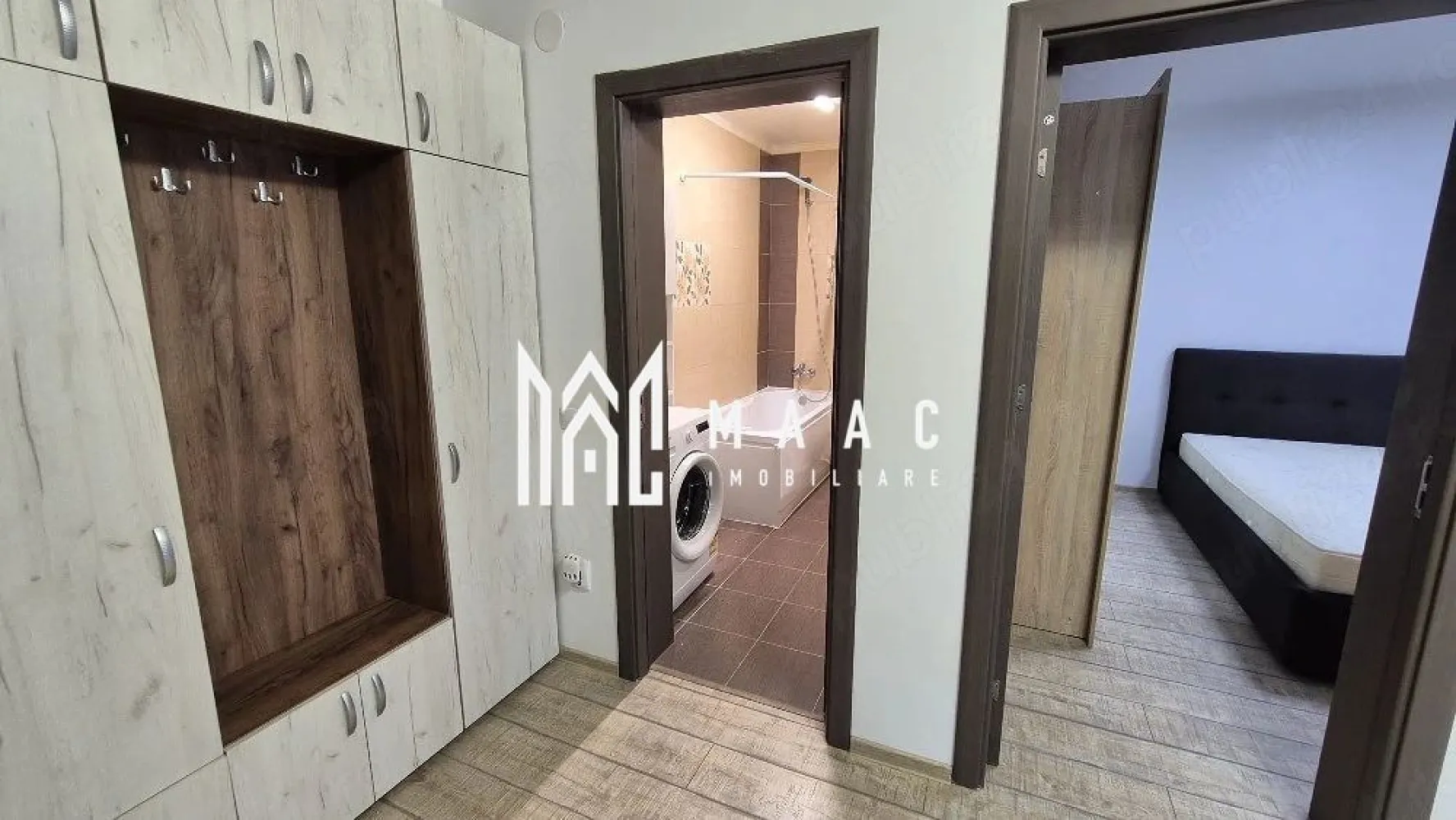 Apartament 2 camere | Etaj 1 | Balcon | Arhitectilor - MAAC Imobiliare vă prezintă un apartament cu 2 camere situat la etajul 1 din 3, în zona Arhitecților.

Apartamentul are o suprafață utilă de aproximativ 35 mp și beneficiază de o compartimentare practică, fiind ideal atât pentru locuit, cât și pentru investiție. Imobilul a fost construit în anul 2017 și dispune de parcare privată inclusă în CF.

Compartimentare:
Dormitor
Living cu bucătărie open space
Baie cu cadă
Balcon.

Dotări și finisaje:
Centrală termică proprie cu calorifere
Geamuri termopan
Parchet, gresie și faianță
Izolație exterioară
Apartament mobilat și utilat complet
Disponibil imediat.

Se vinde exact ca în fotografii, fiind inclusă mobila și electrocasnicele:
Mașină de spălat vase
Cuptor
Frigider, etc.

Pentru mai multe informații, specificați ca ați văzut anunțul cu ID: CP3084314