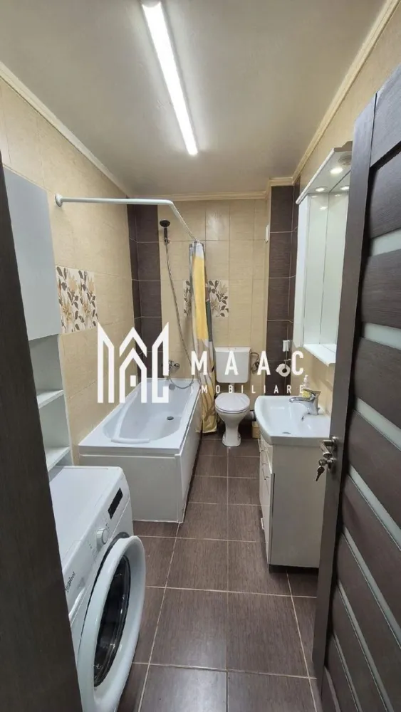 Apartament 2 camere | Etaj 1 | Balcon | Arhitectilor - MAAC Imobiliare vă prezintă un apartament cu 2 camere situat la etajul 1 din 3, în zona Arhitecților.

Apartamentul are o suprafață utilă de aproximativ 35 mp și beneficiază de o compartimentare practică, fiind ideal atât pentru locuit, cât și pentru investiție. Imobilul a fost construit în anul 2017 și dispune de parcare privată inclusă în CF.

Compartimentare:
Dormitor
Living cu bucătărie open space
Baie cu cadă
Balcon.

Dotări și finisaje:
Centrală termică proprie cu calorifere
Geamuri termopan
Parchet, gresie și faianță
Izolație exterioară
Apartament mobilat și utilat complet
Disponibil imediat.

Se vinde exact ca în fotografii, fiind inclusă mobila și electrocasnicele:
Mașină de spălat vase
Cuptor
Frigider, etc.

Pentru mai multe informații, specificați ca ați văzut anunțul cu ID: CP3084314