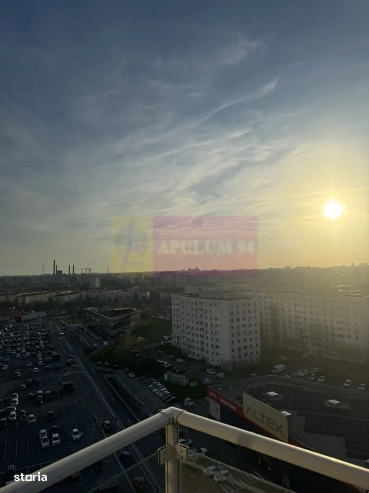 Garsonieră cu balcon Complexul Rasarit de Soare, Titan - Agentia Imobiliara Apulum 94, va ofera
De vânzare garsonieră deosebita, situată în complexul rezidențial Răsărit de Soare (Titan), ideală atât pentru locuit, cât și pentru investiție (~350-400 euro lunar pentru chirie).
Suprafață totală: 33 mpEtaj: 11/11 (view superb asupra orașului)
An construcție: 2009 Stare: foarte puțin locuită
Garsoniera este luminoasă, orientată spre vest, ceea ce oferă lumină naturală pe tot parcursul zilei și costuri reduse la încălzire (caloriferele sunt folosite la minim iarna). 
A fost aleasă special pentru priveliștea panoramică asupra orașului.
Se vinde complet mobilată și utilată, exact ca în fotografii: aer condiționat, mașină de spălat, frigider, TV, pat + mobilier complet, dressing generos
Compartimentare eficientă: sufragerie spațioasă, bucătărie separată, baie, hol, debara/dressing, balcon
Localizare & facilitățiShopping & servicii: supermarketuri (Lidl, Kaufland, Mega Image) la câteva minute, centre comerciale și galerii comerciale în apropiereTransport: stații STB la 2-3 minute, metrou 1 Decembrie 1918 / Titan / Costin Georgian la ~7-10 minute
Relaxare: Parcul IOR (Titan) și Parcul Teilor în apropiereLifestyle: sală fitness cu piscină în zonă, restaurante, cafenele, terase
Educație & sănătate: școli, grădinițe și clinici în apropiere
Avantaje cheie: vedere panoramică (etaj superior), foarte luminos și călduros iarna, complet mobilat – te poți muta imediat, ideal pentru locuit sau închiriere rapidă, dressing (rar la garsoniere)