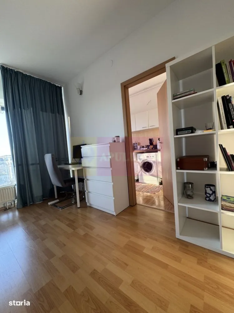 Garsonieră cu balcon Complexul Rasarit de Soare, Titan - Agentia Imobiliara Apulum 94, va ofera
De vânzare garsonieră deosebita, situată în complexul rezidențial Răsărit de Soare (Titan), ideală atât pentru locuit, cât și pentru investiție (~350-400 euro lunar pentru chirie).
Suprafață totală: 33 mpEtaj: 11/11 (view superb asupra orașului)
An construcție: 2009 Stare: foarte puțin locuită
Garsoniera este luminoasă, orientată spre vest, ceea ce oferă lumină naturală pe tot parcursul zilei și costuri reduse la încălzire (caloriferele sunt folosite la minim iarna). 
A fost aleasă special pentru priveliștea panoramică asupra orașului.
Se vinde complet mobilată și utilată, exact ca în fotografii: aer condiționat, mașină de spălat, frigider, TV, pat + mobilier complet, dressing generos
Compartimentare eficientă: sufragerie spațioasă, bucătărie separată, baie, hol, debara/dressing, balcon
Localizare & facilitățiShopping & servicii: supermarketuri (Lidl, Kaufland, Mega Image) la câteva minute, centre comerciale și galerii comerciale în apropiereTransport: stații STB la 2-3 minute, metrou 1 Decembrie 1918 / Titan / Costin Georgian la ~7-10 minute
Relaxare: Parcul IOR (Titan) și Parcul Teilor în apropiereLifestyle: sală fitness cu piscină în zonă, restaurante, cafenele, terase
Educație & sănătate: școli, grădinițe și clinici în apropiere
Avantaje cheie: vedere panoramică (etaj superior), foarte luminos și călduros iarna, complet mobilat – te poți muta imediat, ideal pentru locuit sau închiriere rapidă, dressing (rar la garsoniere)