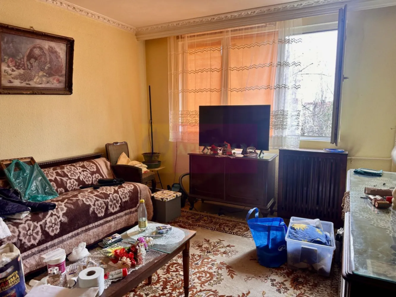 Apartament 3 camere Rahova-Piata - Compania imobiliara Apulum94 va propune un apartament de 3 camere situat in zona Piata Rahova intr-un bloc de 4 etaje ,confort 1 semidecomandat. Apartamentul este la etajul 3/4, blocul este anvelopat si este construit in anul 1971.Suprafata utila a apartamentului este de 60 mp,suprafata totala ( cu balcon) de 63 mp .Apartamentul necesita renovare si se vinde exact cum este prezentat in poze.
 Pentru mai multe detalii sau o eventuala vizionare a apartamentului va rog sunati la numarul de telefon 0733683454-Dorin Dinu / Apulum94.