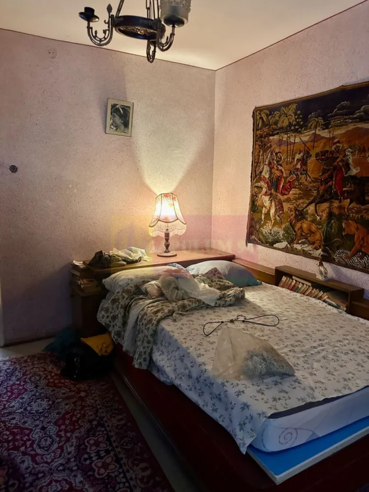 Apartament 3 camere Rahova-Piata - Compania imobiliara Apulum94 va propune un apartament de 3 camere situat in zona Piata Rahova intr-un bloc de 4 etaje ,confort 1 semidecomandat. Apartamentul este la etajul 3/4, blocul este anvelopat si este construit in anul 1971.Suprafata utila a apartamentului este de 60 mp,suprafata totala ( cu balcon) de 63 mp .Apartamentul necesita renovare si se vinde exact cum este prezentat in poze.
 Pentru mai multe detalii sau o eventuala vizionare a apartamentului va rog sunati la numarul de telefon 0733683454-Dorin Dinu / Apulum94.