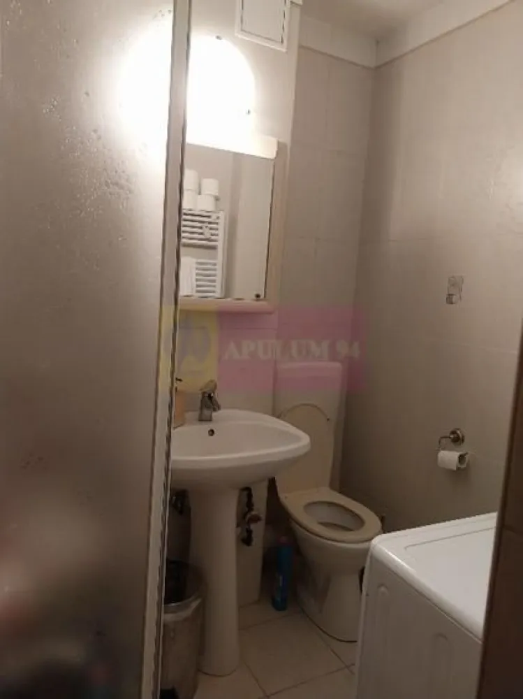 Apartament 4 camere Piata Muncii - Va oferim spre vanzare un apartament de 4 camere la parter/8, decomandat, confort 1, in zona Piata Muncii, adiacent, blocul este recent anvelopat termic, are 3 aparate climatizare, cu 2 grupuri sanitare, cu o suprafata utila de 97 mp. In proximitate se afla Parcarea Subterana de pe bd Decebal. Mijloace de transport : Metroul Piata Muncii magistrala M2 , Autobuz, Tramvai. 
Apartamentul este pretabil pentru locuinta sau firma.
Pentru detalii si vizionari contactati Dona Camelia 0733683461
