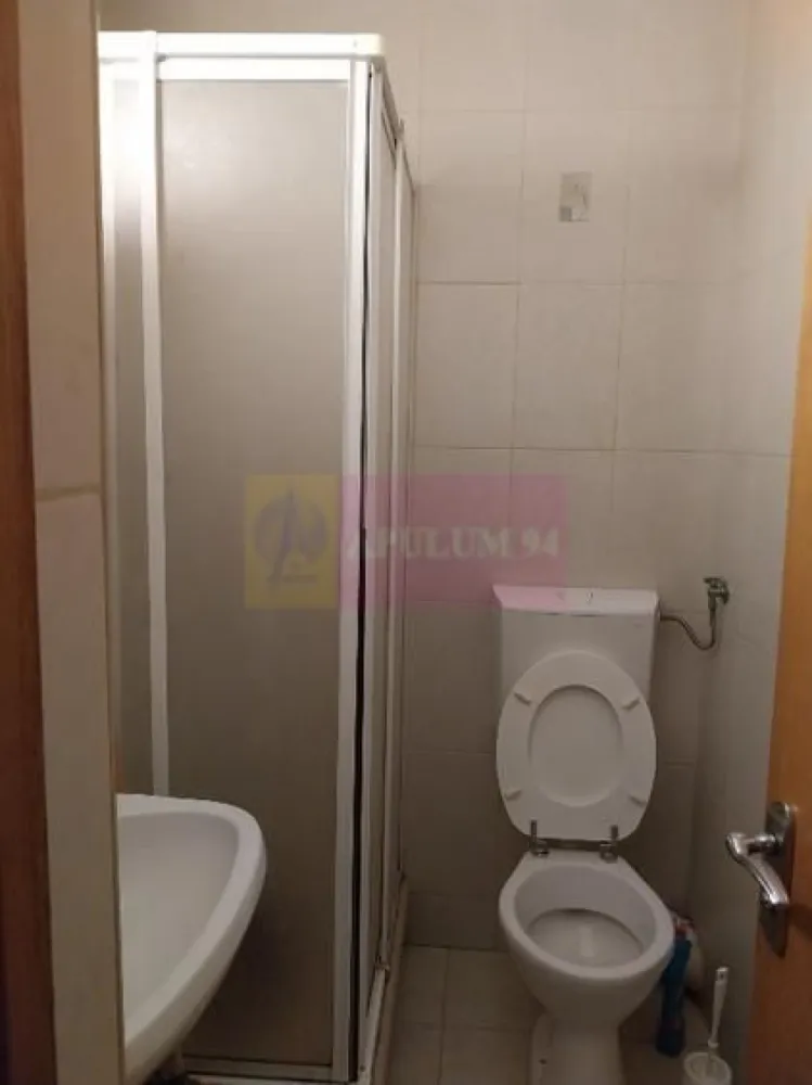 Apartament 4 camere Piata Muncii - Va oferim spre vanzare un apartament de 4 camere la parter/8, decomandat, confort 1, in zona Piata Muncii, adiacent, blocul este recent anvelopat termic, are 3 aparate climatizare, cu 2 grupuri sanitare, cu o suprafata utila de 97 mp. In proximitate se afla Parcarea Subterana de pe bd Decebal. Mijloace de transport : Metroul Piata Muncii magistrala M2 , Autobuz, Tramvai. 
Apartamentul este pretabil pentru locuinta sau firma.
Pentru detalii si vizionari contactati Dona Camelia 0733683461