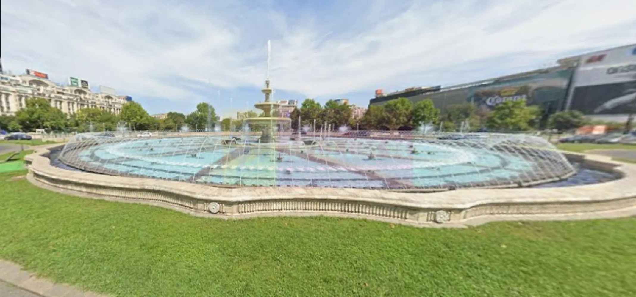 Apartament 4 camere Piata Unirii, langa metrou MagistralaM1,M2,M3 - Va oferim spre vanzare un apartament de 4 camere la Piata Unirii, etajul 3/8, stradal, decomandat, cu vederea si pe fata la Fantana Mare si pe spate, curat. Apartamentul dispune de 2 grupuri sanitare si 1 balcon spatios. Datorita locatiei apartamentul are potential de investitie foarte mare, cu un randament bun. 
Pentru detalii suplimentare si vizionari va rog contactati agentul Dona Camelia 0733683461