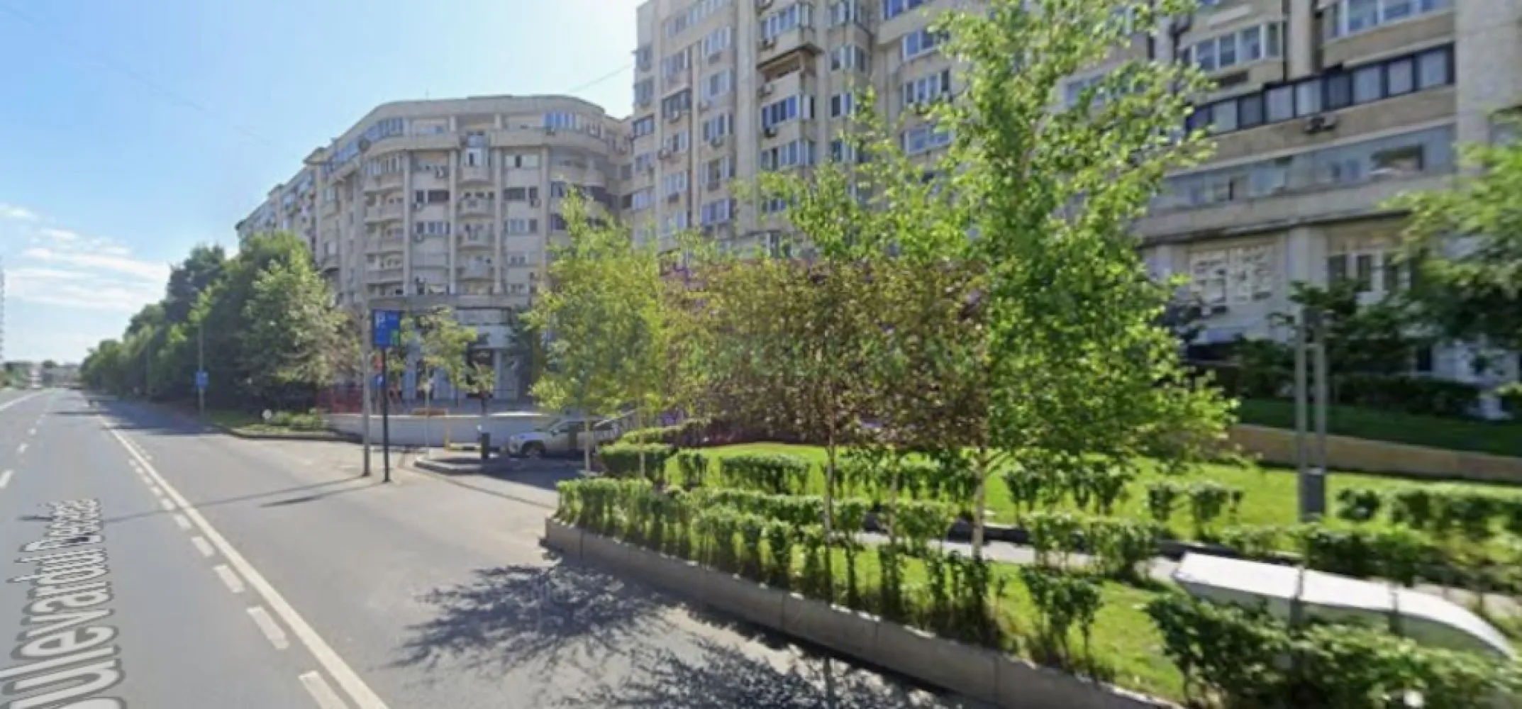 Spatiu comercial de inchiriat - Bdul Decebal, metrou M2 - Va oferim spre inchiriere spatiu comercial pozitionat pe Bdul Decebal, la parter, aproape de metrou Piata Muncii. Zona cu vad comercial deosebit.
Spatiul are o suprafata de 110 mp , cu sala vanzare de 60 mp, cu vitrina de 10ml, dotat cu grup sanitar, curent trifazic, aer conditionat, cu 2 intrari.
Pentru detalii suplimentare si vizionari contactati agentul Dona Camelia 0733683461