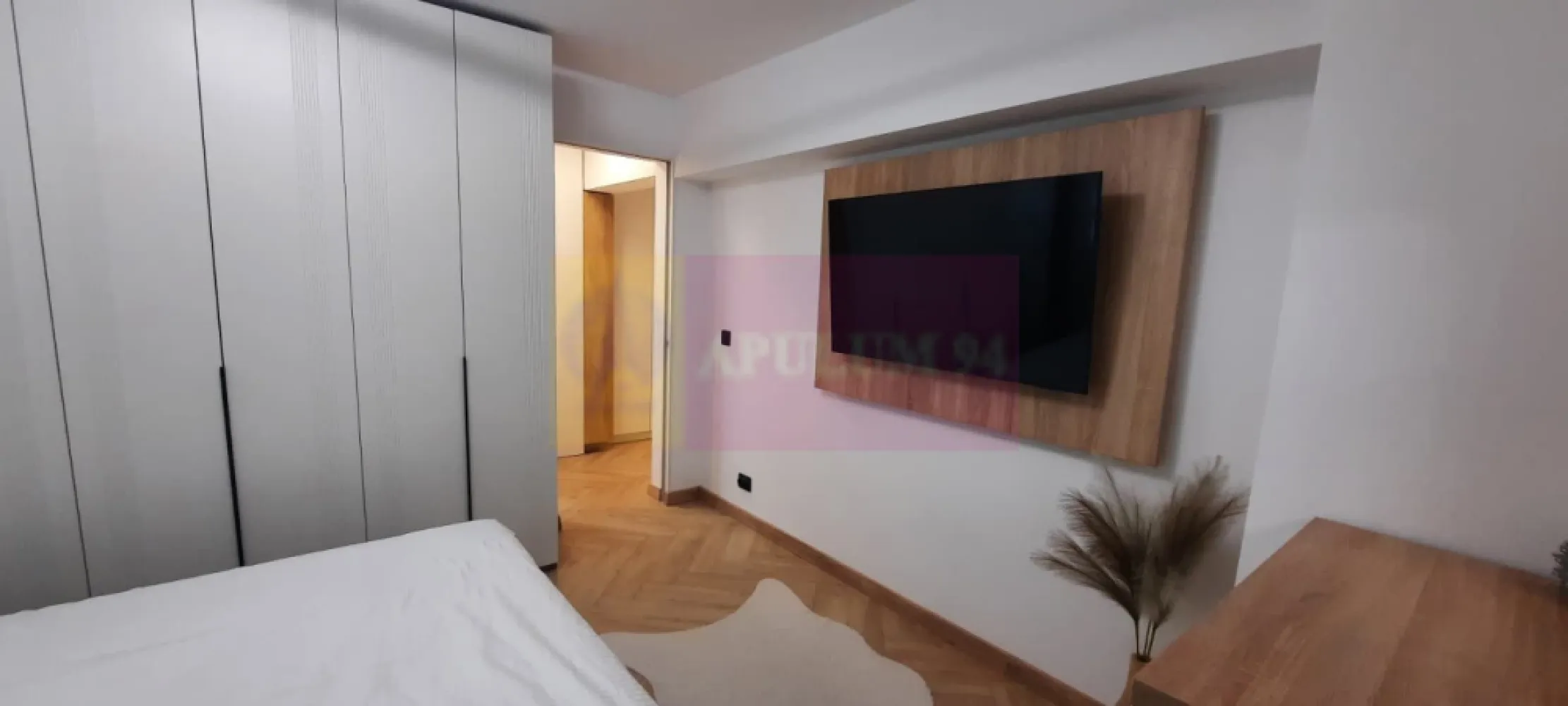 Apartament de 2 camere Corneliu Coposu, prima inchiriere - Va oferim spre inchiriere un apartament de 2 camere aflat la prima inchiriere, in zona Piata Unirii-Sfanta Vineri, stradal, la etajul 2/8 decomandat, mobilat si utilat LUX in 2025. Apartamentul este dotat cu masina spalat vase si masina spalat rufe, 3 aparate aer conditionat etc. Totul este nou, si la prima inchiriere. Vederea apartamentului este pe fata la bulevard, cu orientare EST-VEST. Are geam tripan cu o izolatie fonica si termica foarte buna.
Ideal pentru magistrati, avocati, juristi deoarece se afla langa Tribunal si Curtea de Apel.
Pentru vizionari si detalii contactati agentul Dona Camelia 0733683461.