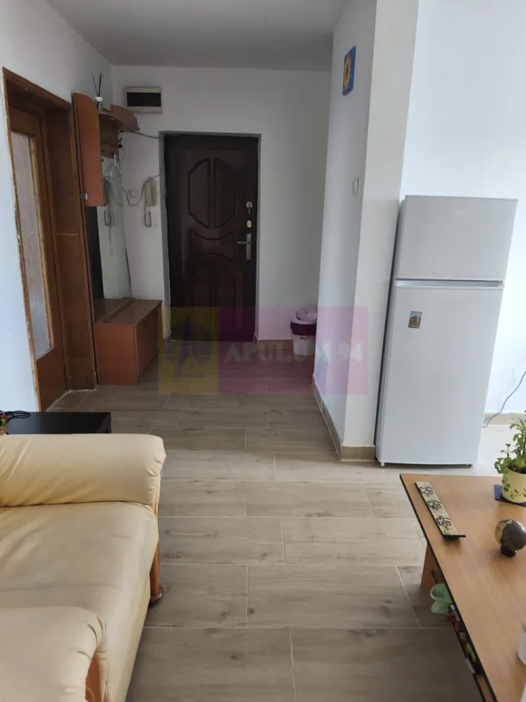 Vanzare apartament in zona Decebal- Calarasilor, metrou magistrala M2 - Va oferim spre vanzare un apartament de 3 camere in zona Calea Calarasilor-Decebal stradal, la etajul 7/9, decomandat, in apropiere de metrou magistrala M2, statia Piata Muncii, si transport suprafata STB. Apartamentul are 2 grupuri sanitare si vederea pe partea din fata si spate a blocului.
Pentru detalii si vizionari contactati agentul la 0733683461.