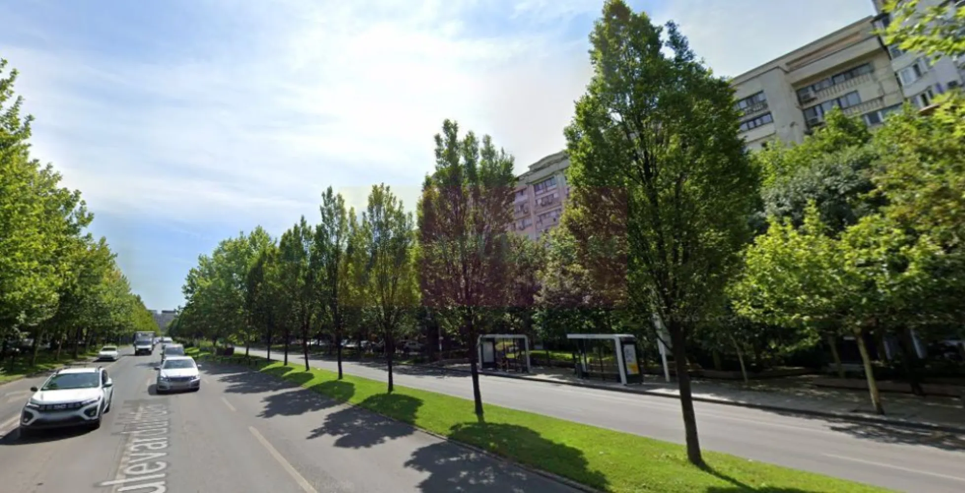 Vanzare apartament bd Unirii, vedere exclusiv la bulevard - Va oferim spre vanzare un apartament 3 camere la etajul 2/8 decomandat, spatios si luminos, stradal, pe Bulevardul Unirii. Suprafata utila a apartamentului este de 75 m.p. la care se adauga 2 balcoane de 10 m.p.
Locatie foarte buna, cu acces rapid la toate facilitatile urbane, foarte aproape de Piata Unirii, Piata Alba Iulia, Mall Vitan etc. Zona de promenada deosebita pe tot Bulevardul Unirii. Apartamentul este alcatuit dintr-un living spatios, bucatarie, 2 dormitoare, 2 bai, 2 debarale, 2 balcoane.
Apartamentul este ideal pentru familii cu copii, birou sau investitie.
Orientare foarte buna S-E, lumina naturala optima pe tot parcursul zilei in fiecare camera.
Apartamentul dispune de boxa la subsol.
Vederea apartamentului este exclusiv la bulevard.
Pentru mai multe detalii si vizionari contactati agentul Dona Camelia 0733683461