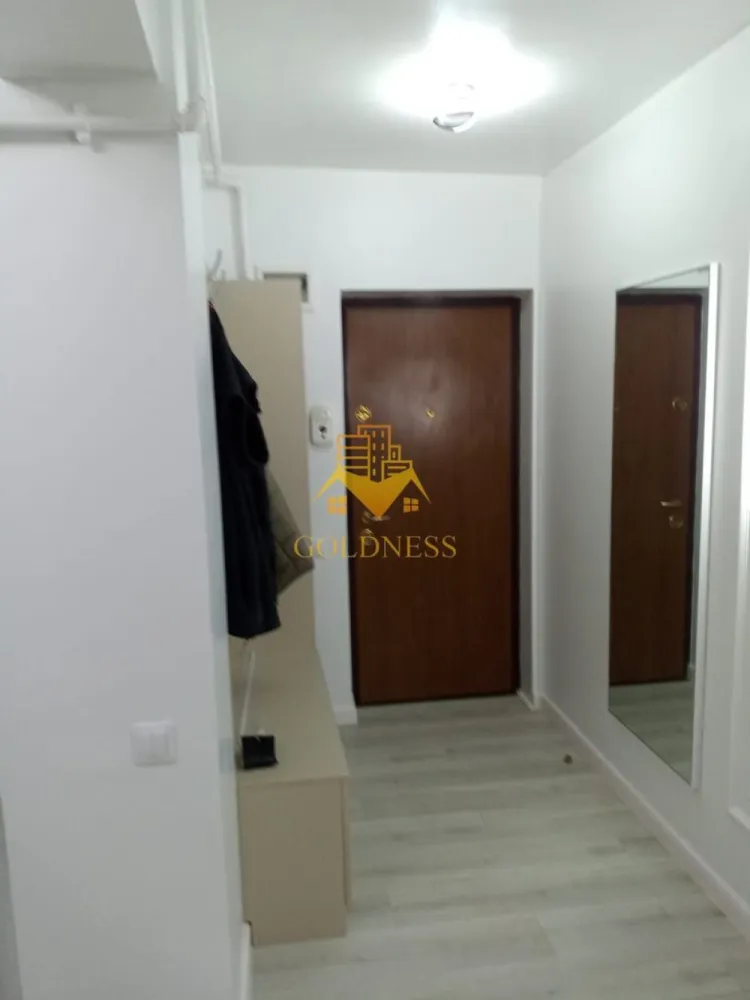 2 camere, Marasti, București, OMV, 21 Dec, Fabricii, Dorobantilor - GOLDNESS Imobiliare vă propune spre închiriere un apartament cu 2 camere complet mobilat și utilat, la Parter într-un imobil de 4 etaje, în Cartierul Marasti.
Dispune de loc de parcare!
Se află în apropierea stațiilor de transport în comun, magazine, restaurante, spații verzi, farmacii, etc. 

Apartamentul este compartimentat astfel:
 - dormitor cu pat matrimonial, dressing, noptiere
 - living cu canapea extensibilă 
 - bucătărie open space complet utilată și mobilată, loc de servit masa 
 - baie cu dus walkin, calorifer port prosop și dulap pentru depozitare.
 - balcon 5mp.

Imobilul este dotat cu toate cele necesare- centrală proprie, frigider, aragaz, hotă, mașină de spălat haine și vase, etc. 

Dacă sunteți interesați de acest apartament și doriți să îl vizionați, dar și pentru alte oferte nu ezitați să ne contactați telefonic sau prin e-mail. Vă stăm la dispoziție!
Pentru intermediere se percepe un comision de 50% din prețul chiriei!