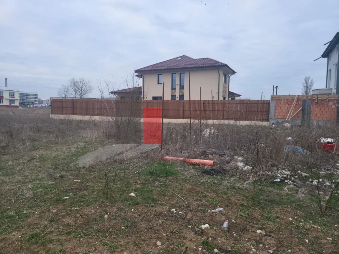 Teren intravilan Titan Parcul Teilor - Va propunem spre achizitie doua loturi de teren intravilan constructii printre ultimele terenuri din zona paracul Teilor ce mai sunt disponibile la vanzare in cartierul Titan pe strada Gura Putnei Ambele terenuri au fiecare o suprafata de 457 mp iar accesul se face printr-un drum de acces cu o lungime de 30 m si o latime de 4 m
 Certificat de urbanism POT 45% CUT maxim pentru P+1=0.9mp CUT maxim pentru P+2=1,.3 cu depasire 0.6 din AC
 Terenul beneficiaza de toate utilitatile. Se pot vinde si separat
 Pentru orice detaliu nu ezitati sa ma contactati