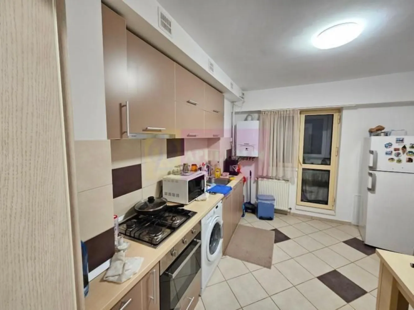 Vanzare apartament de 2 camere Calea Calarasilor- Matei Basarab - Va oferim spre vanzare un apartament 2 camere, in zona MateiBasarab-Calea Calarasilor-Orzari, decomandat, etajul 5/8, vedere stradala, bloc anvelopat, cu Centrala Termica. Apartaemnetul are osuprafata de 60mp, si blocul este din anul1995.
 Pentru mai multe detalii suplimentare si vizionari contactati agentul Dona Camelia la 0733683461
