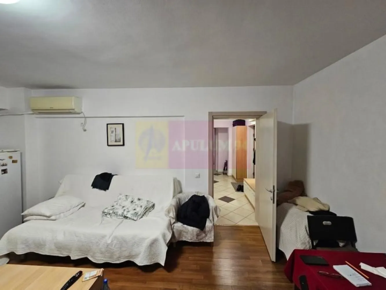 Vanzare apartament de 2 camere Calea Calarasilor- Matei Basarab - Va oferim spre vanzare un apartament 2 camere, in zona MateiBasarab-Calea Calarasilor-Orzari, decomandat, etajul 5/8, vedere stradala, bloc anvelopat, cu Centrala Termica. Apartaemnetul are osuprafata de 60mp, si blocul este din anul1995.
 Pentru mai multe detalii suplimentare si vizionari contactati agentul Dona Camelia la 0733683461