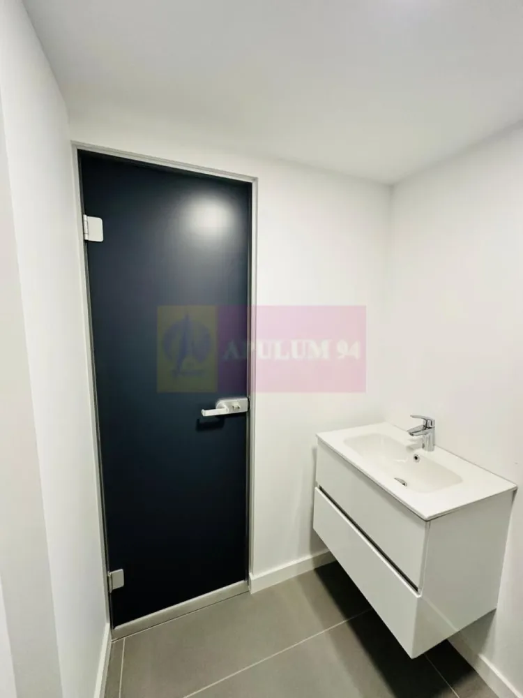 Vanzare spatiu comercial in zona Decebal