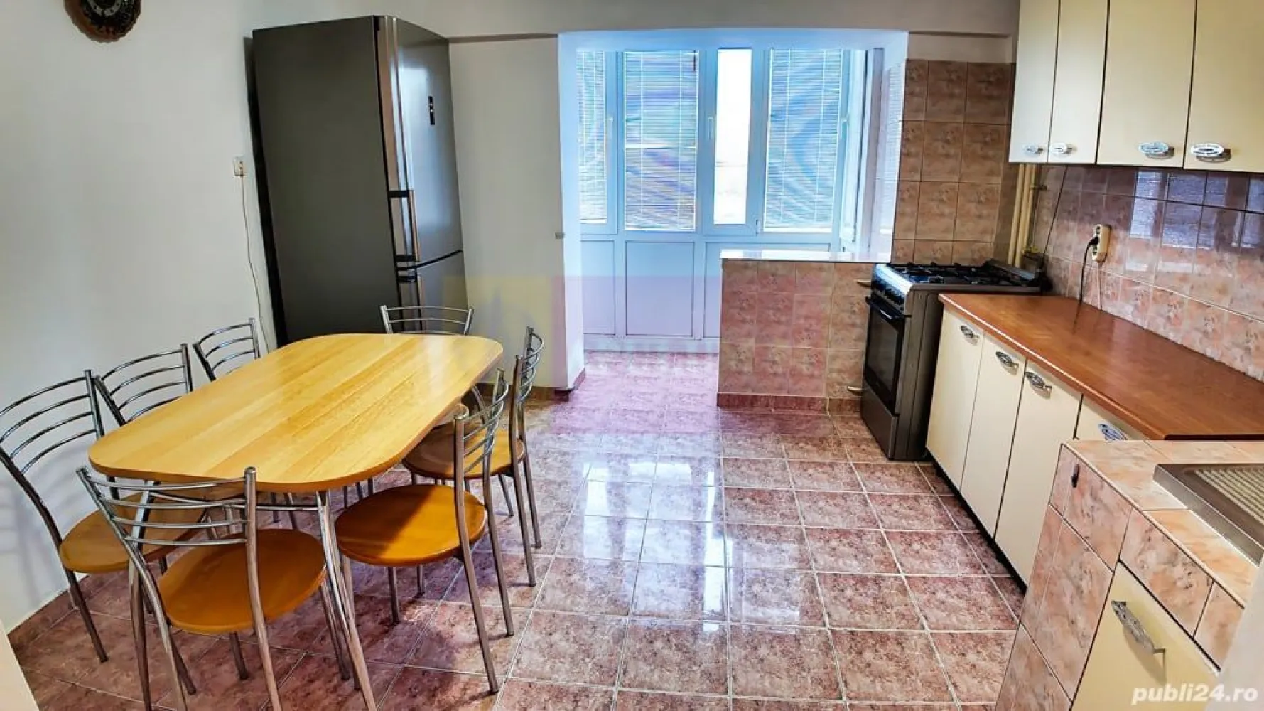 Vanzare apartament 4 camere in zona Unirii - Coposu, metrou - Va oferim spre vanzare un apartament de 4 camere in zona Unirii-Coposu, la etajul1/8 decomandat, bloc din 1992, cu suprafata de 100mp, cu 2 bai si 2 balcoane. Vederea celor doua dormitoare este pe fata, iar restul apartamentului cu vederea pe spate. 
Pentru detalii suplimentare si vizionari contactati agentul Dona Camelia 0733683461