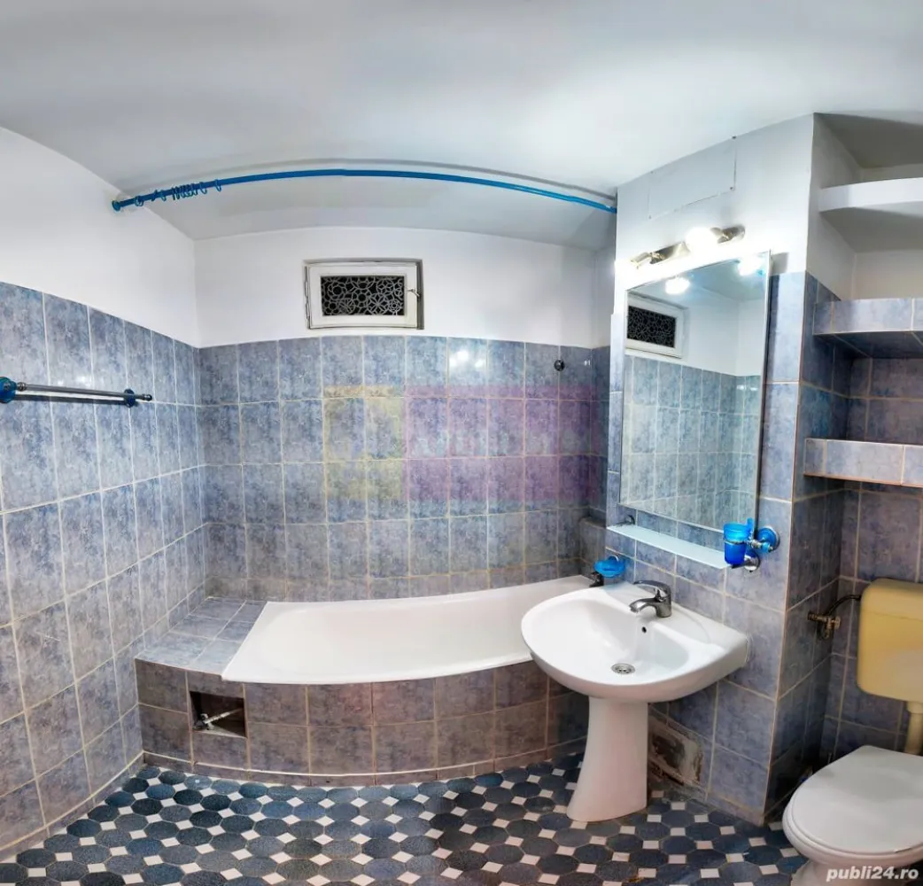 Vanzare apartament 4 camere in zona Unirii - Coposu, metrou - Va oferim spre vanzare un apartament de 4 camere in zona Unirii-Coposu, la etajul1/8 decomandat, bloc din 1992, cu suprafata de 100mp, cu 2 bai si 2 balcoane. Vederea celor doua dormitoare este pe fata, iar restul apartamentului cu vederea pe spate. 
Pentru detalii suplimentare si vizionari contactati agentul Dona Camelia 0733683461