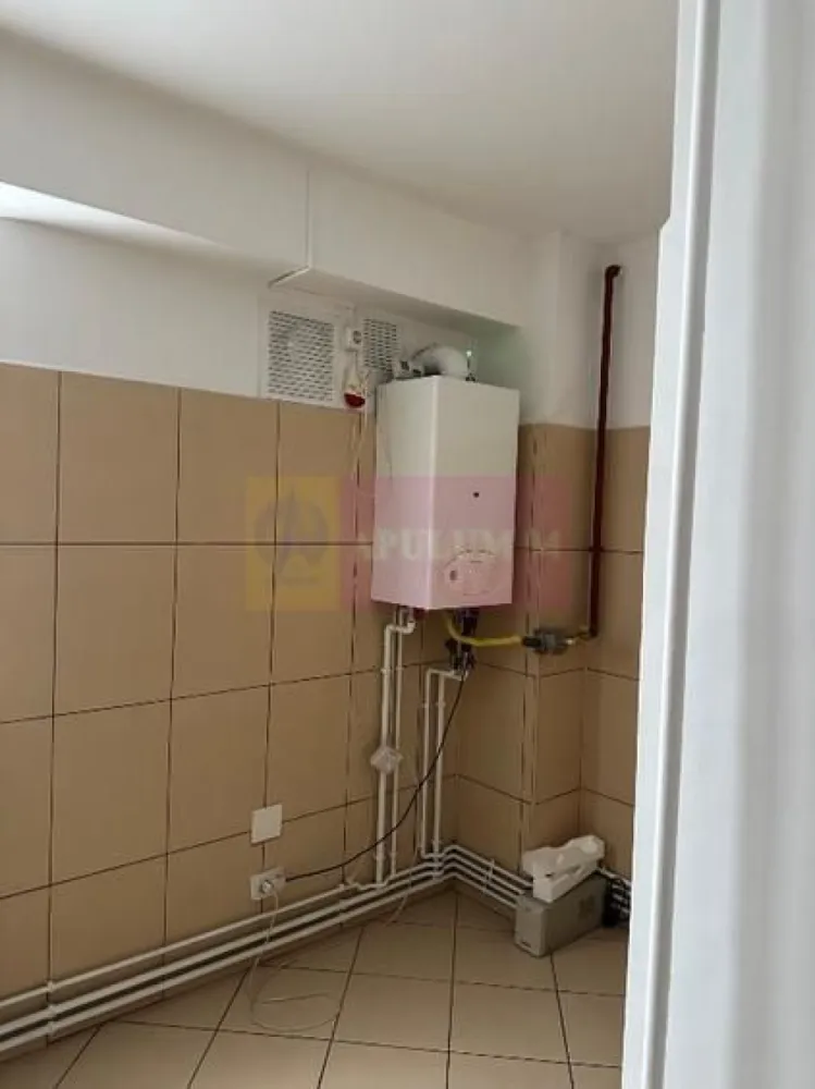 Vanzare apartament 3 camere-Rond Alba Iulia cu Centrala Termica - Vă oferim spre vânzare un apartament spațios și versatil, situat strategic in Rondul Alba Iulia, la etajul 3/8 decomandat, cu o suprafață utilă de 80 mp, această proprietate reprezintă o oportunitate rară de investiție într-una dintre cele mai dorite zone ale Capitalei. Blocul este construit in anul 1994 iar apartamentul are vederea mixta fata si spate.
Bucătăria open-space și doua grupuri sanitare
Apartamentul are Centrală Termica Proprie (costuri de întreținere optimizate) și aer condiționat.
• Stare interior: Foarte bine întreținut; spațiul este nemobilat, oferindu-vă libertate deplină pentru amenajare.
A funcționat ca birou, apartamentul este perfect atât pentru o familie care dorește să locuiască "în inima orașului", cât și pentru un sediu de firmă sau cabinet notarial/medical.
Pentru detalii suplimentare si vizionari contactati agentul Dona Camelia 0733683461.