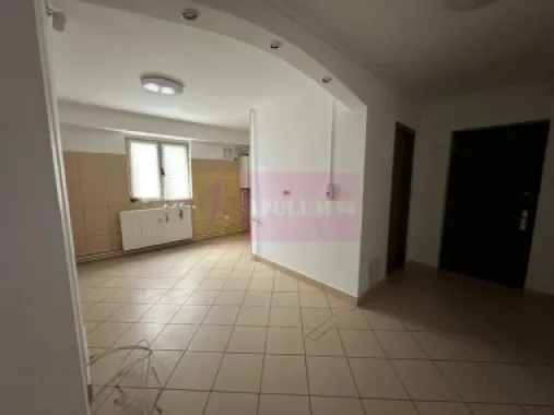 Vanzare apartament 3 camere-Rond Alba Iulia cu Centrala Termica