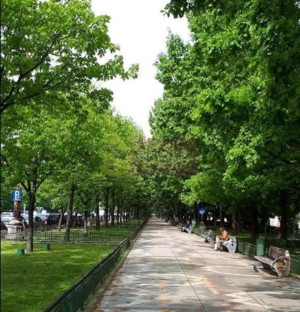 Vanzare apartament de 3 camere bd Unirii, bloc nou 2025 - Va oferim spre vanzare un apartament de 3 camere in zona Unirii, bloc nou, la etajul 7/10 cu finisaje premium, bloc nou 2025, 
Un apartament cu 3 camere creat pentru cei care apreciază liniștea.
Imobil cu vedere impresionanta asupra Bucurestiului cu fațadă ventilată Frontek, balustrade din sticlă și 4 lifturi Schindler.
Interiorul impresionează prin finisaje atent alese:
încălzire în pardoseală Uponor, tâmplărie premium Reynaers Aluminium cu geam tripan, climatizare Samsung Wind Free, sistem Smart Home Legrand controlate prin integrare Alexa. Bucatarie este deschisa-open. Dispune de Centrala Proprie de apartament.
Disponibil suplimentar parcari si boxe la cerere.
Pentru detalii suplimentare si vizionari contactati agentul Dona Camelia 0733863461