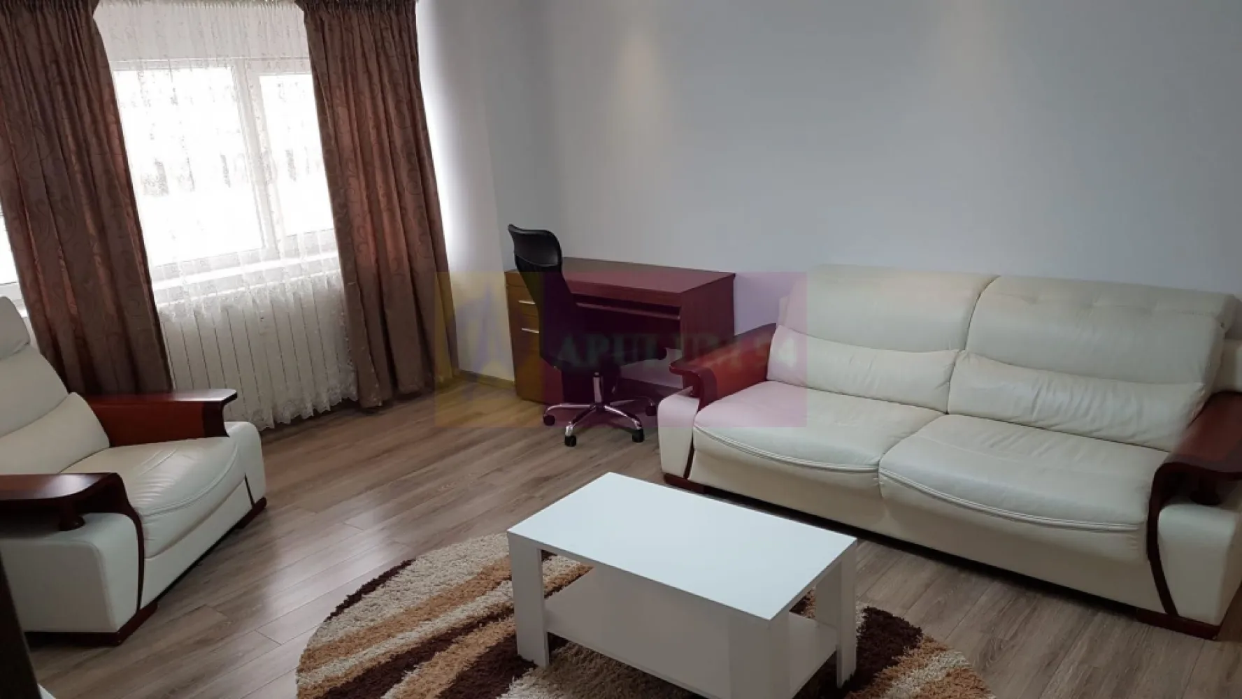 Vanzare apartament 2 camere in zona bd. Decebal stradal - Va oferim spre vanzare un apartament de 2 camere in zona bd Decebal, la etajul 6/8 decomandat, cu vederea pe fata la bulevard si intrarea direct din bulevard. Se vinde mobilat si utilat complet, iar bucataria este inchisa, NU open. Incalzirea apartamentului este de la RADET. Actele sunt la zi pregatite pentru vanzare.