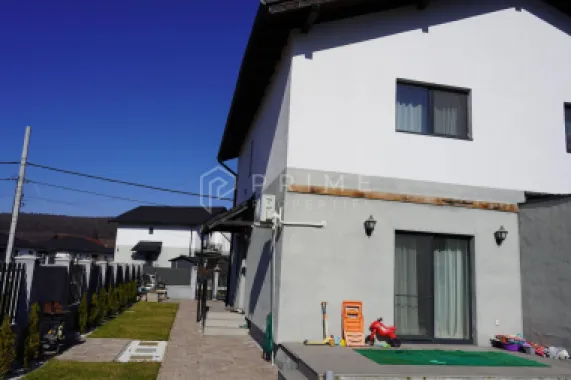 Casă tip duplex complet amenajată si mobilată