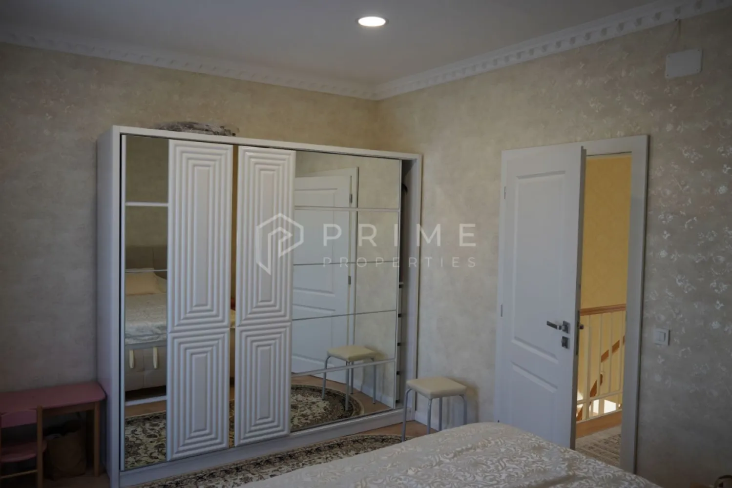 Casă tip duplex complet amenajată si mobilată