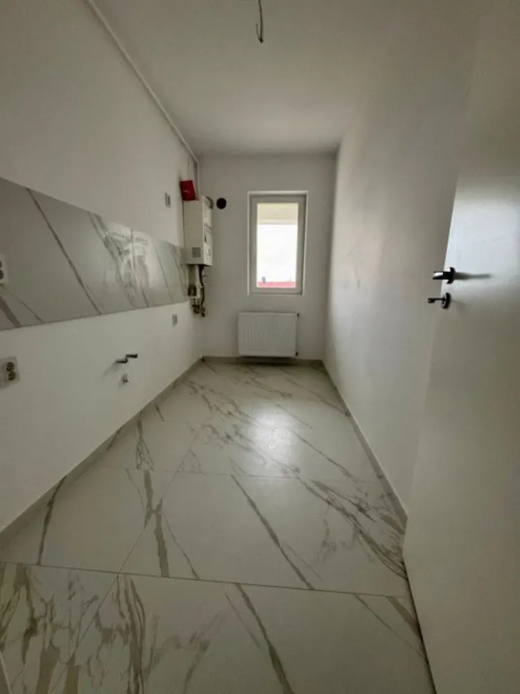 Garsoniera cartier Militari Residence - mutare imediata!! - **TVA INCLUS**

**COMISION 0%**

Se oferă spre vânzare o garsonieră nouă, amplasată în Militari Residence, într-un bloc cu regim redus de înălțime (P+3), ideal pentru cei care caută confort, liniște și acces rapid către facilități urbane.

**Caracteristici principale:**

* Tip imobil: Garsonieră
* Etaj: Intermediar
* Stare: Finalizată – disponibilă imediat
* Localizare: Militari Residence

**Beneficii:**

* Construcție recentă, realizată cu atenție la detalii și materiale de calitate
* Poziționare avantajoasă, cu acces rapid către transport public
* În apropiere de magazine, centre comerciale, școli și grădinițe
* Zonă aerisită și liniștită, potrivită atât pentru locuință personală, cât și pentru investiție

O alegere potrivită pentru cei care își doresc un spațiu modern, gata de mutare, într-o zonă în continuă dezvoltare.

Pentru detalii suplimentare sau programarea unei vizionări, vă stăm la dispoziție.